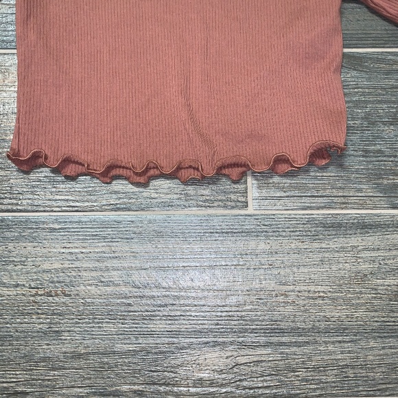 🍦Brown Long Sleeve Crop Top🍩 - Picture 2 of 5